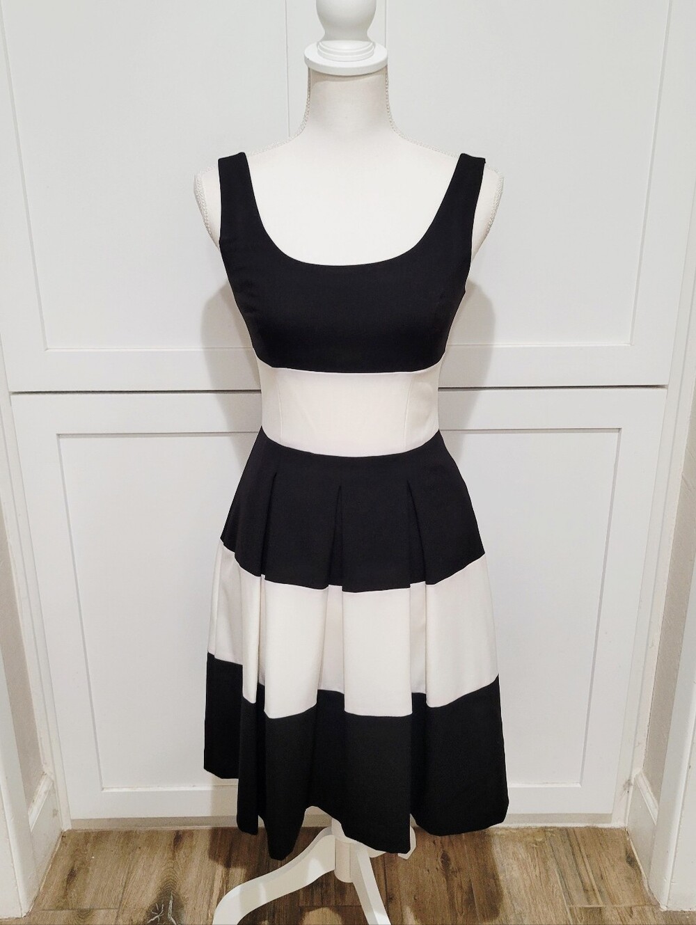 Ralph Lauren Black & White Color Block Sleeveless Fit & Flare Dress | Size 0 - Picture 1 of 7